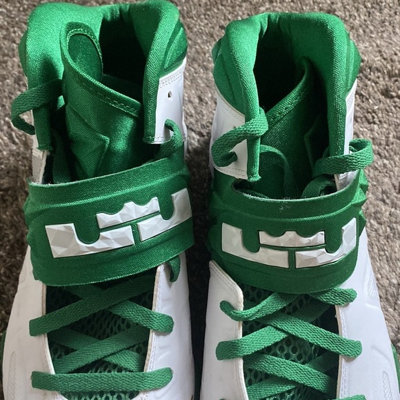 Athletic_Shoes